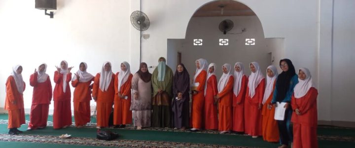 Dosen Fakultas Ilmu Komputer Perkuat Kepemimpinan Siswi SMA Negeri 2 Dumai melalui Kegiatan Pengabdian kepada Masyarakat Dosen Fakultas Ilmu Komputer Perkuat Kepemimpinan Siswi SMA Negeri 2 Dumai melalui Kegiatan Pengabdian kepada Masyarakat