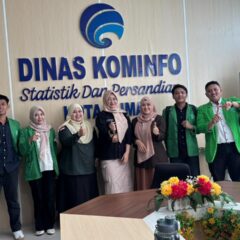 Mahasiswa FILKOM Universitas Dumai bersama perwakilan Dinas Kominfo Kota Dumai pada kegiatan penyerahan Praktik Kerja Lapangan (PKL).