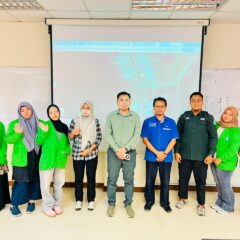 Mahasiswa Fakultas Ilmu Komputer Universitas Dumai bersama narasumber dalam kegiatan akademik dan pengembangan kompetensi.